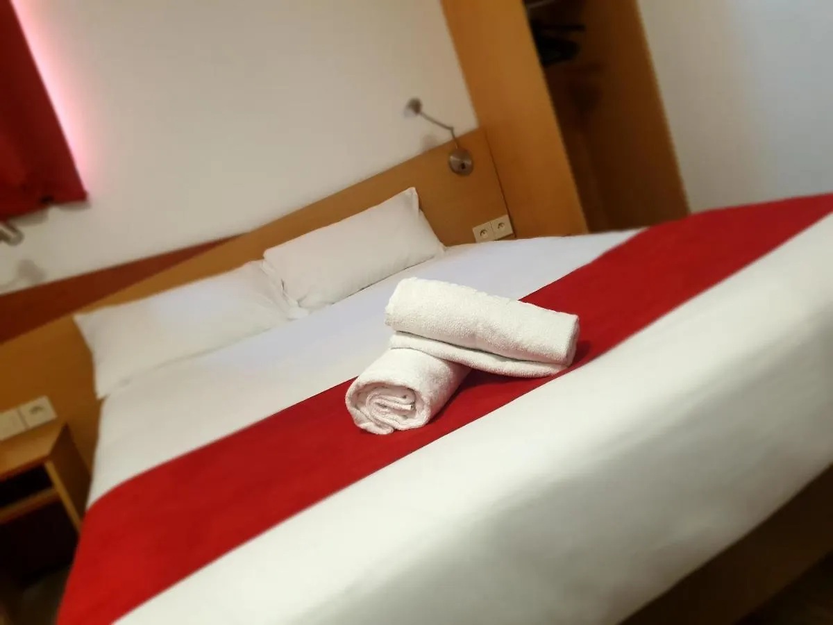 **  Brit Hotel Toulon - La Valette France