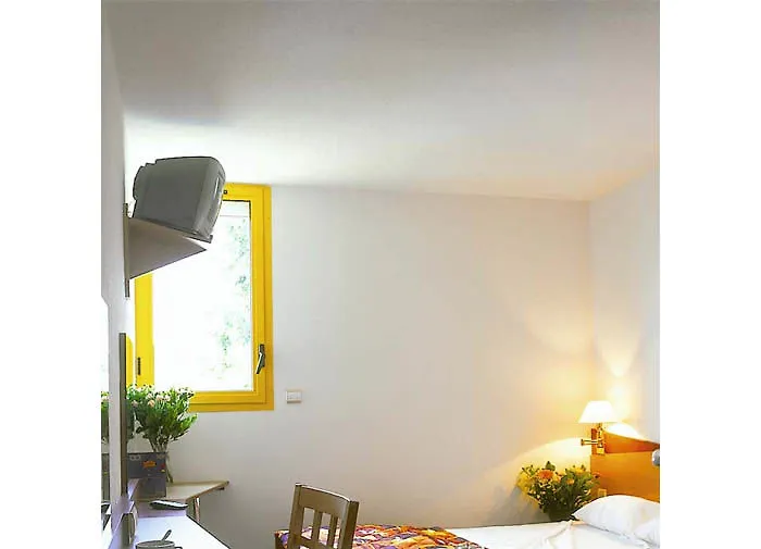 **  Brit Hotel Toulon - La Valette France