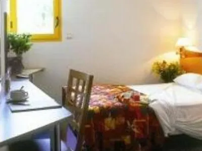 Brit Hotel Toulon - La Valette Francja
